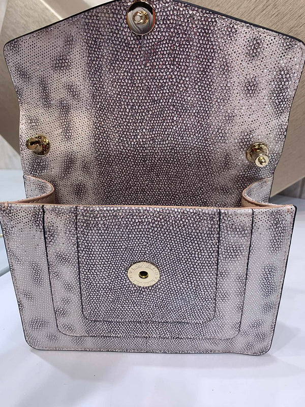 Dragons Bags Detail
