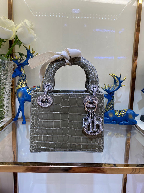 Dragons Bags Detail