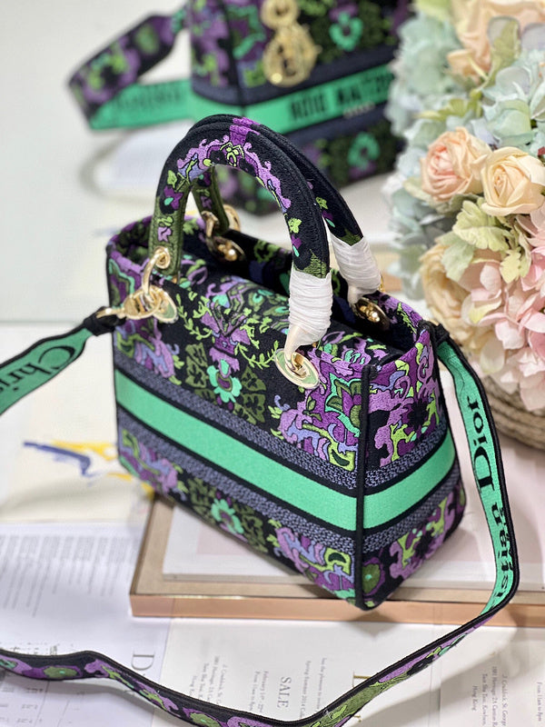 Dragons Bags Detail