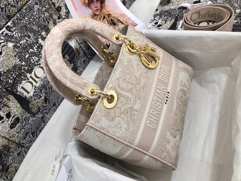 Dragons Bags Detail