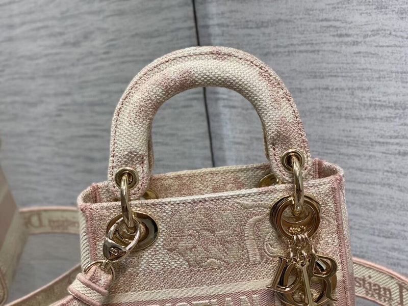 Dragons Bags Detail