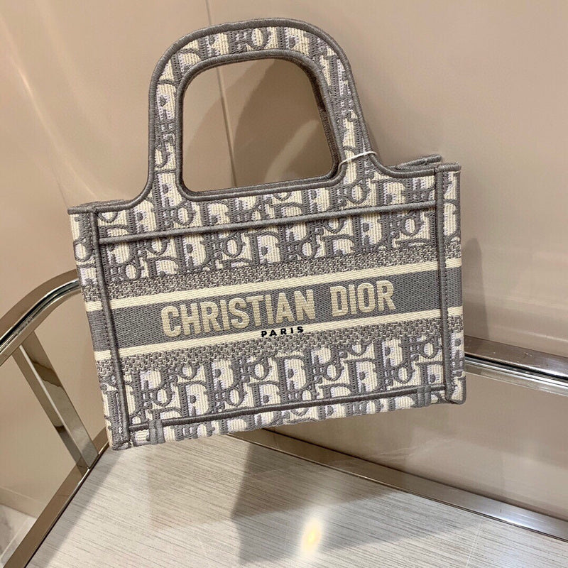 Dragons Bags Detail
