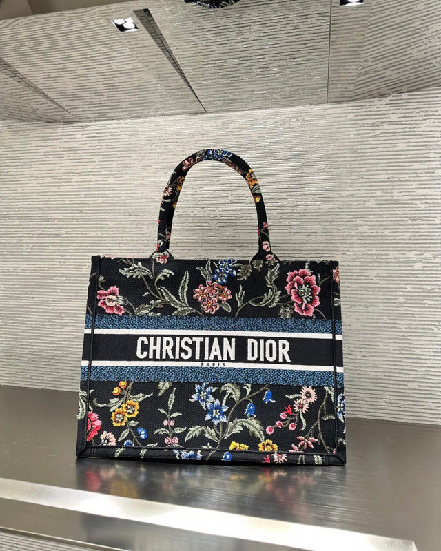 Dragons Bags Detail