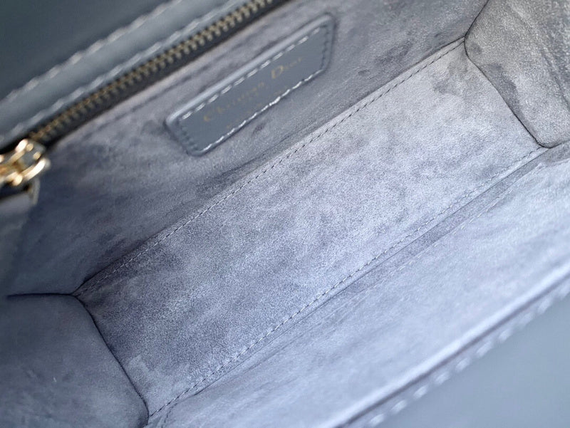 Dragons Bags Detail