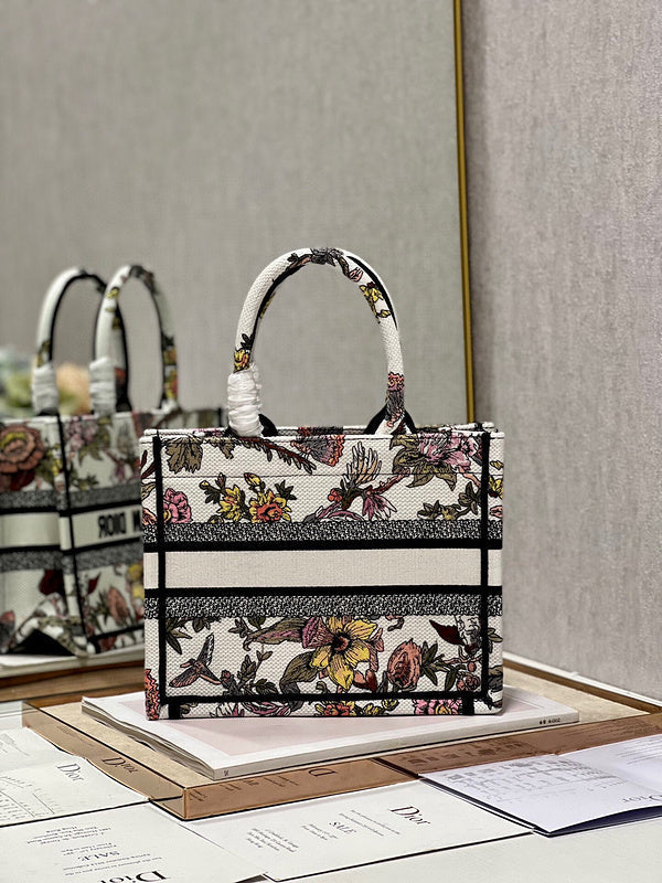 Dragons Bags Detail
