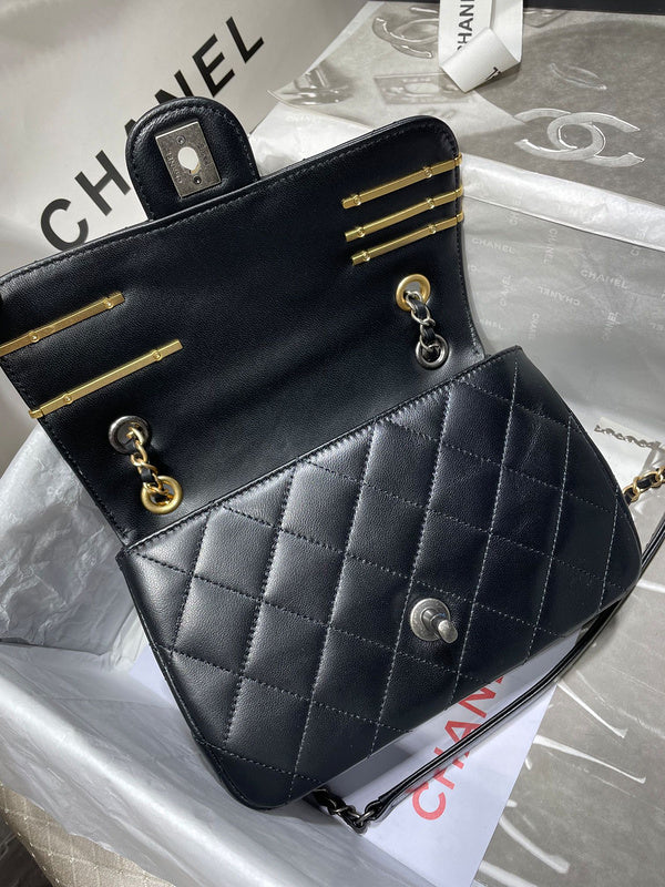 Dragons Bags Detail