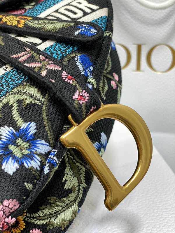 Dragons Bags Detail