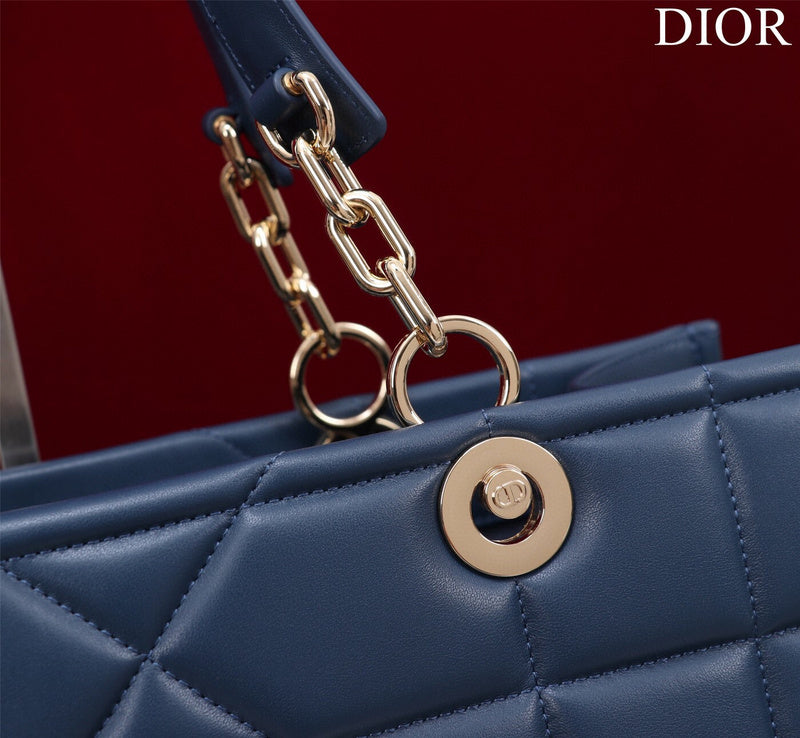 Dragons Bags Detail