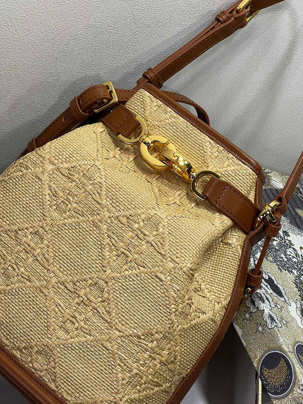 Dragons Bags Detail
