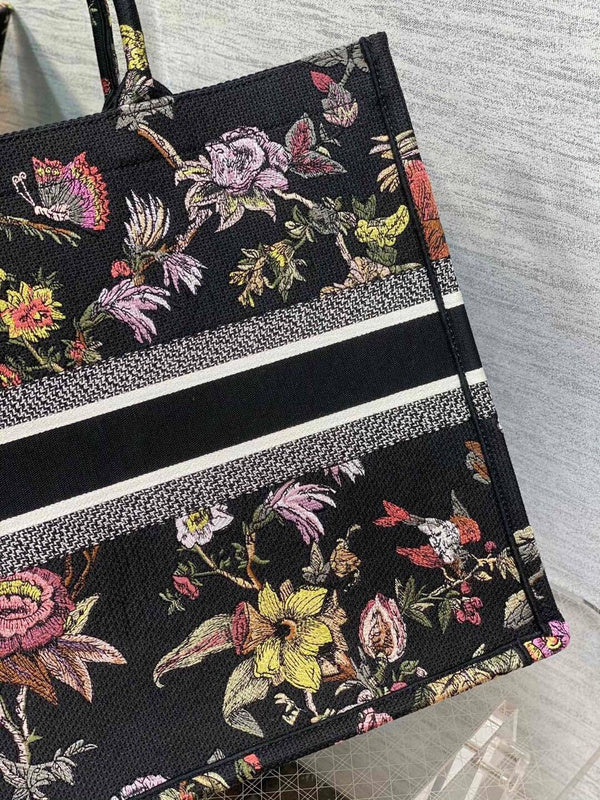 Dragons Bags Detail