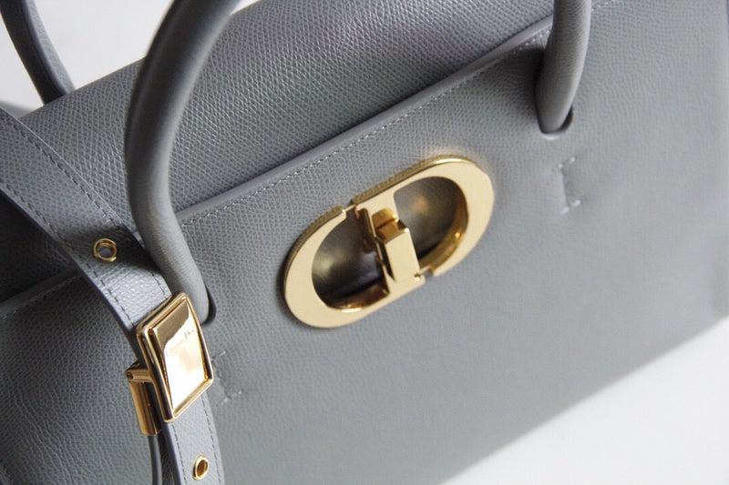 Dragons Bags Detail