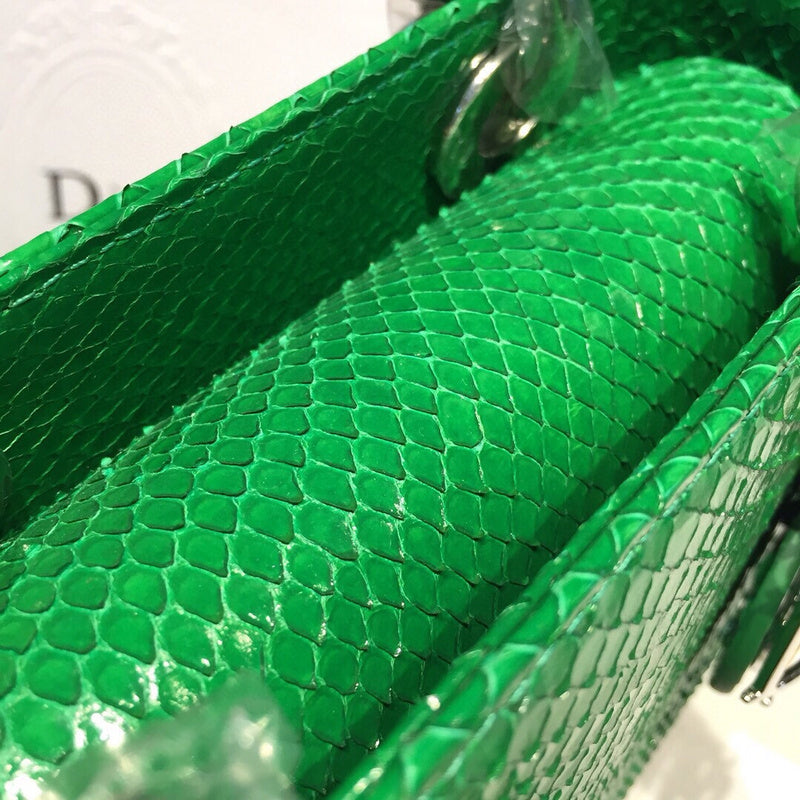 Dragons Bags Detail