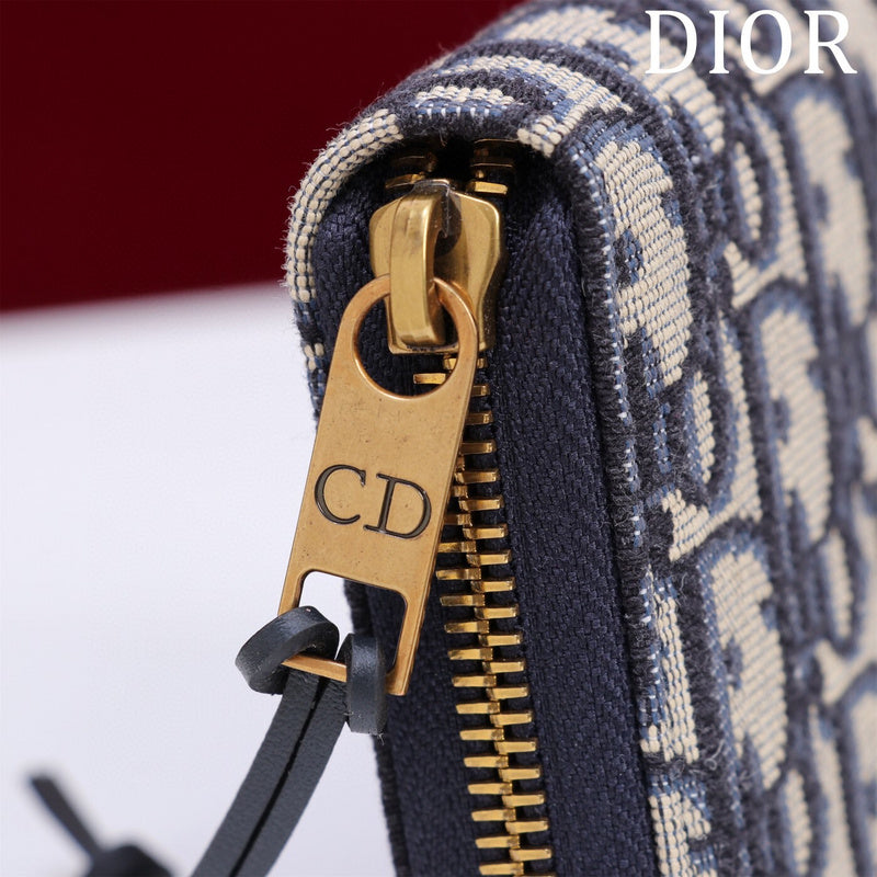 Dragons Bags Detail