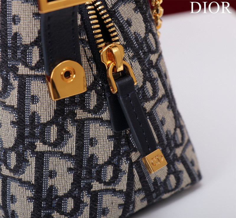 Dragons Bags Detail