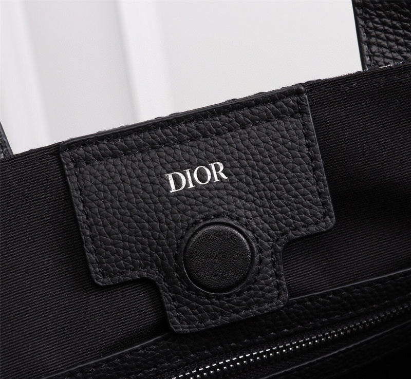 Dragons Bags Detail