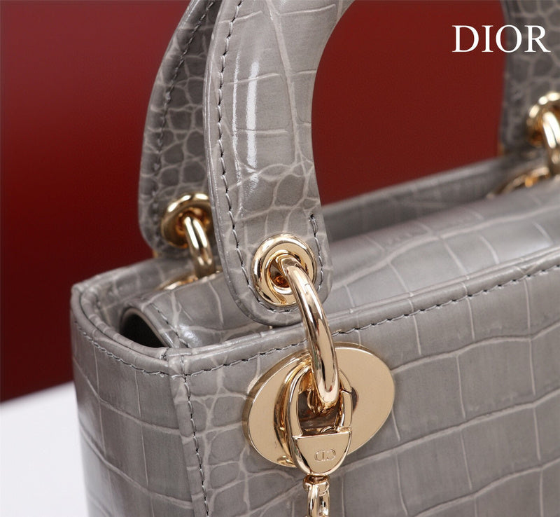 Dragons Bags Detail