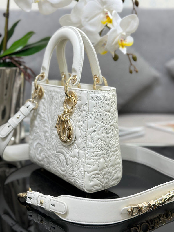 Dragons Bags Detail