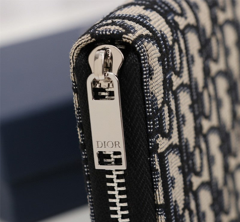 Dragons Bags Detail