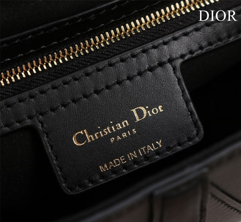 Dragons Bags Detail