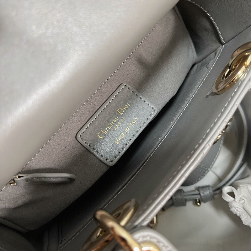 Dragons Bags Detail