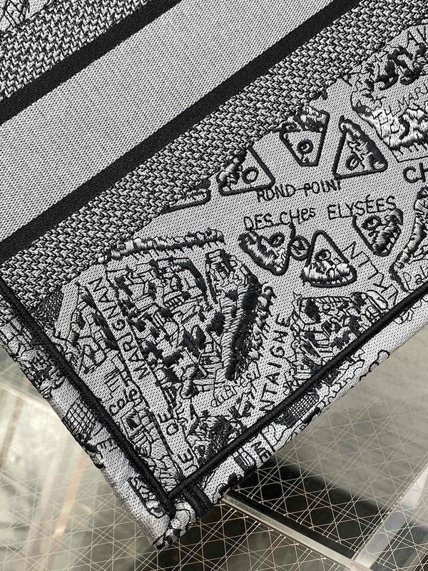 Dragons Bags Detail