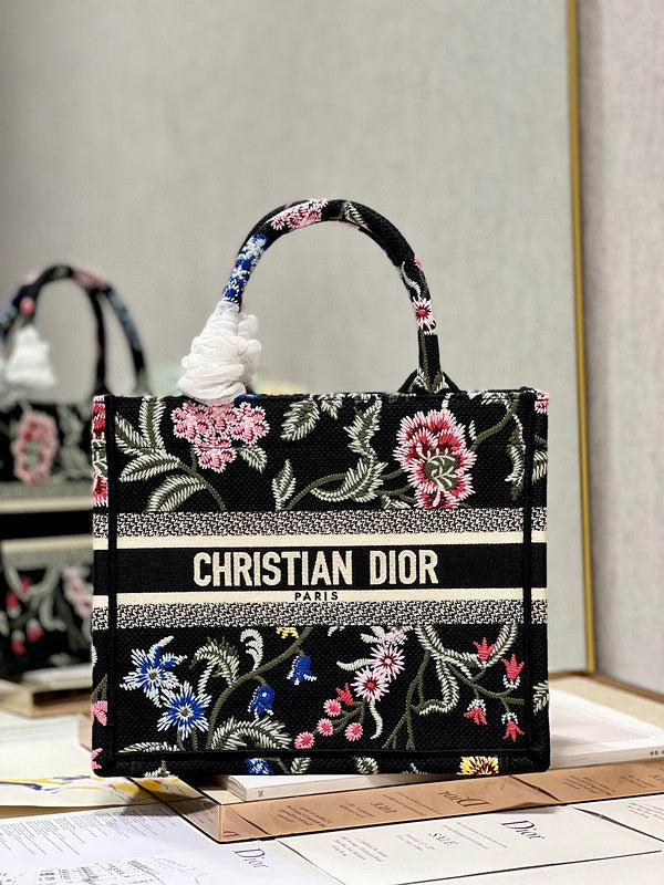 Dragons Bags Detail