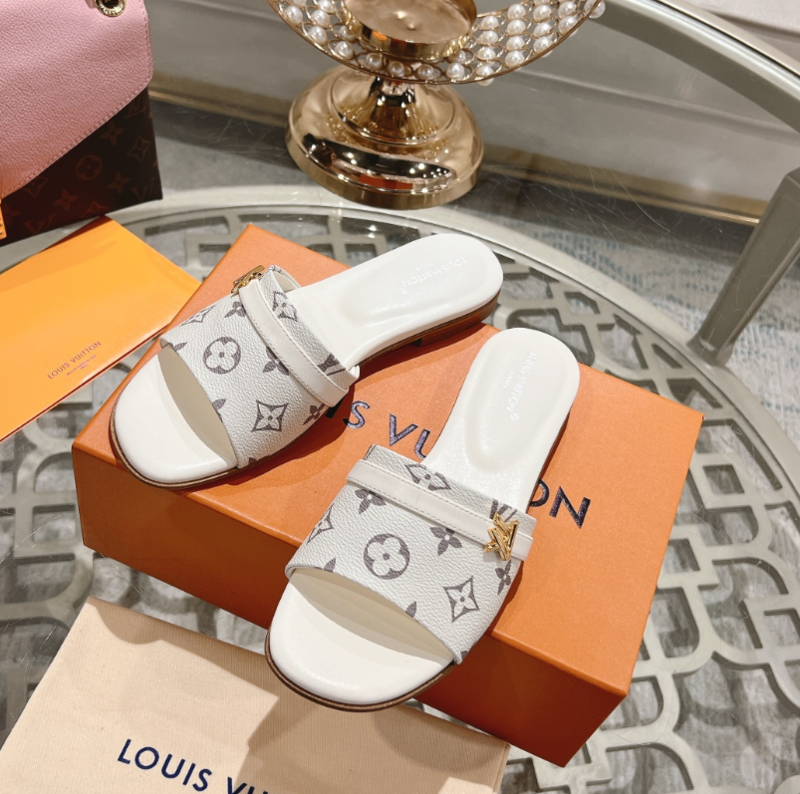 Dragons Bags Detail