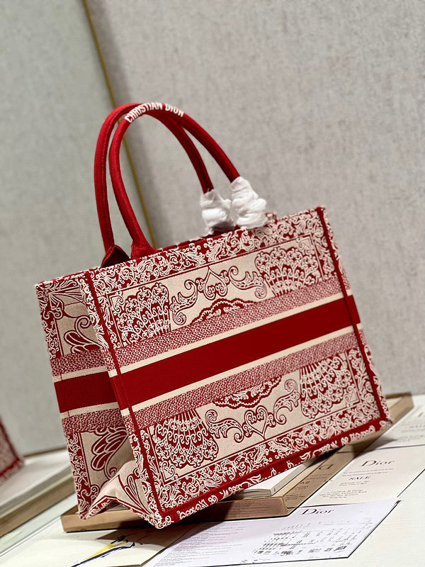 Dragons Bags Detail