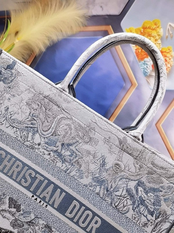 Dragons Bags Detail
