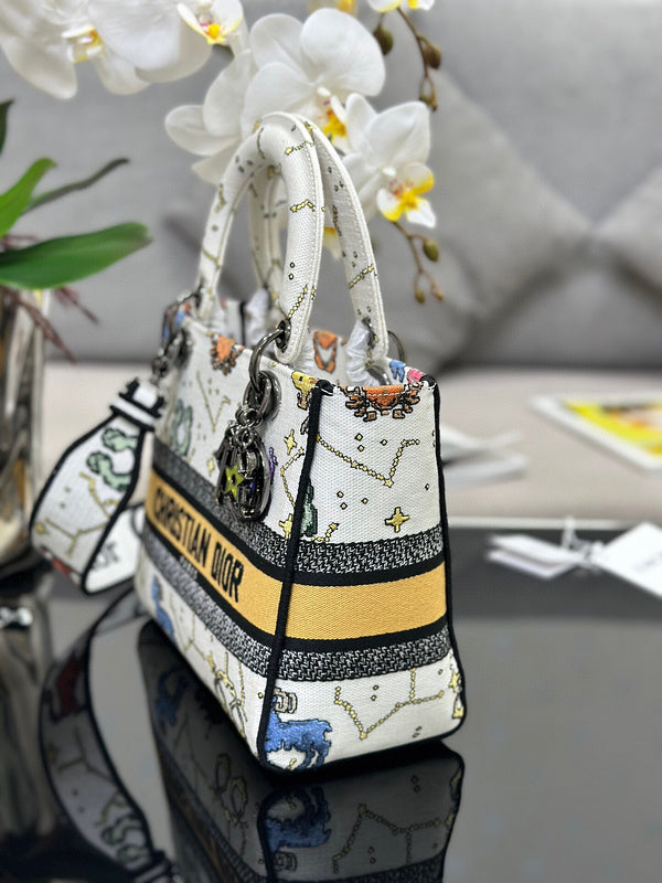 Dragons Bags Detail