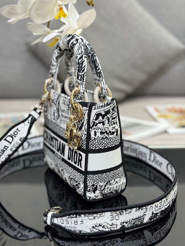 Dragons Bags Detail