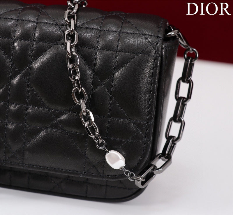 Dragons Bags Detail