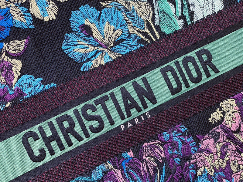 Dragons Bags Detail