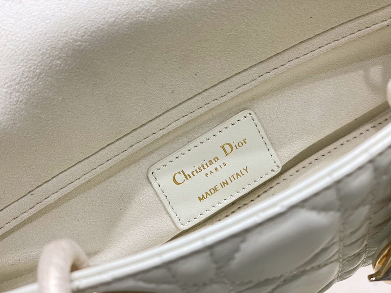 Dragons Bags Detail