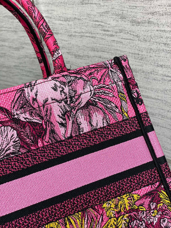 Dragons Bags Detail