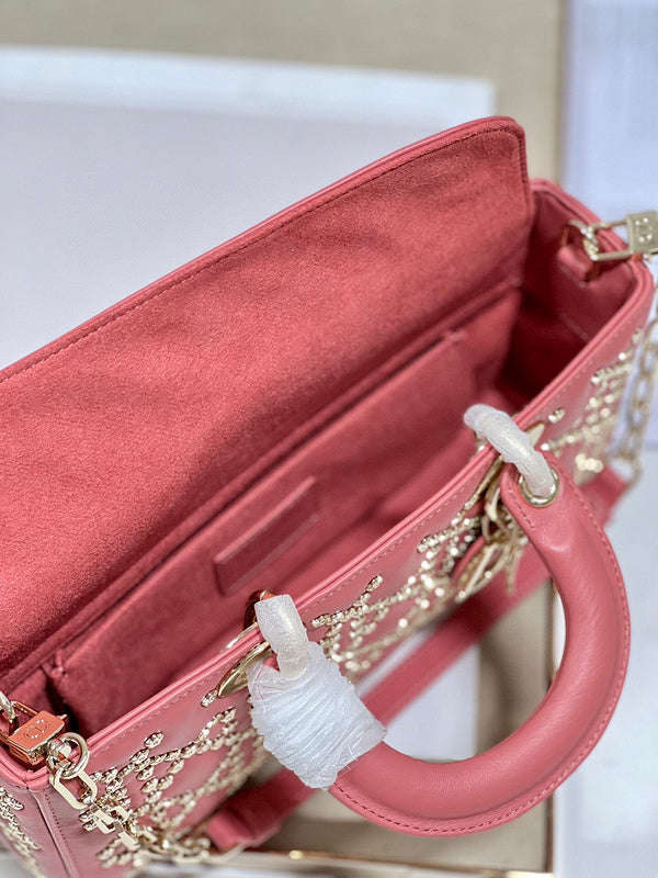 Dragons Bags Detail