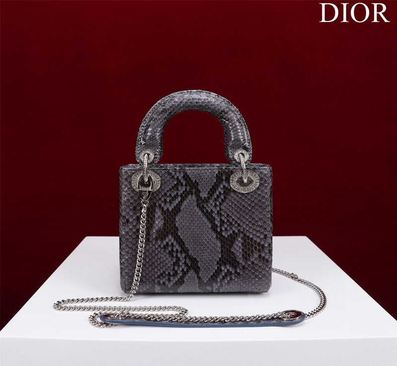 Dragons Bags Detail