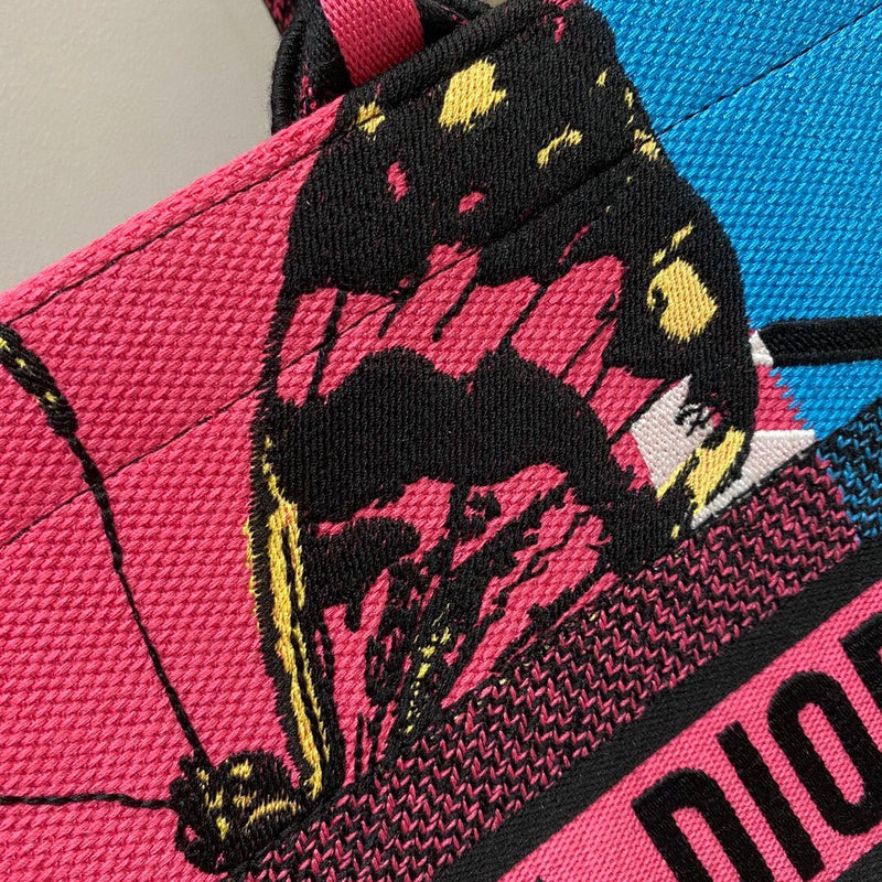 Dragons Bags Detail