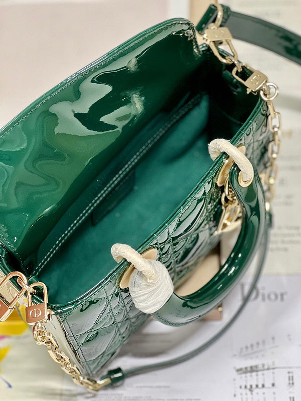 Dragons Bags Detail