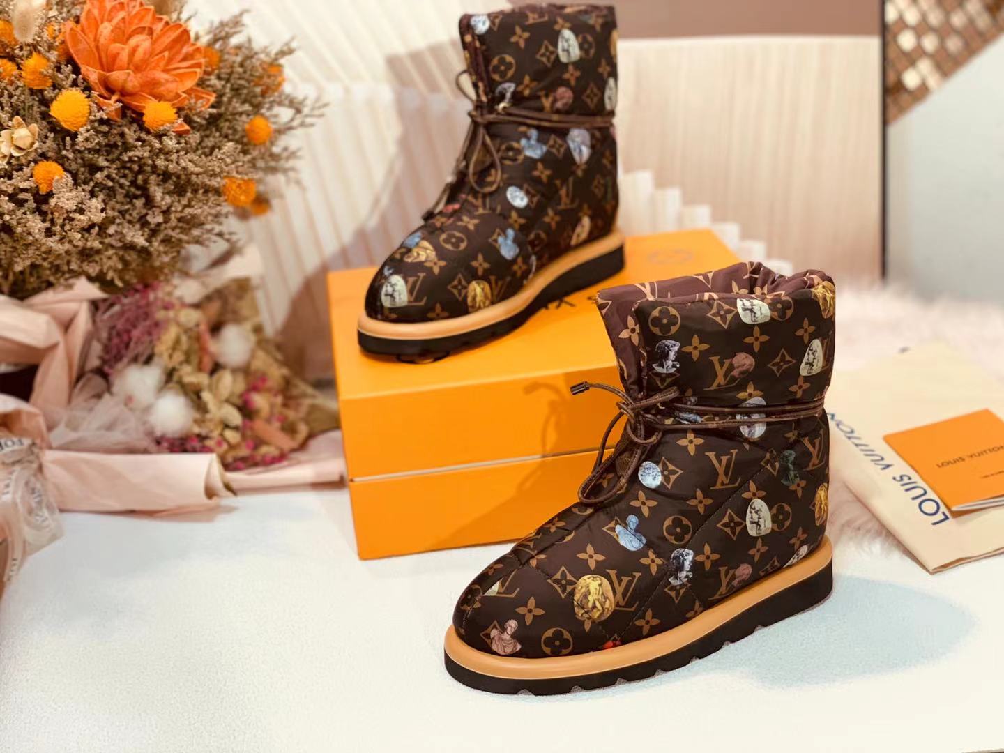 nmb PILLOW COMFORT ANKLE BOOT MONOGRAM CANVAS