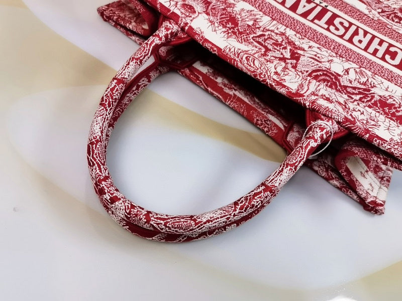 Dragons Bags Detail