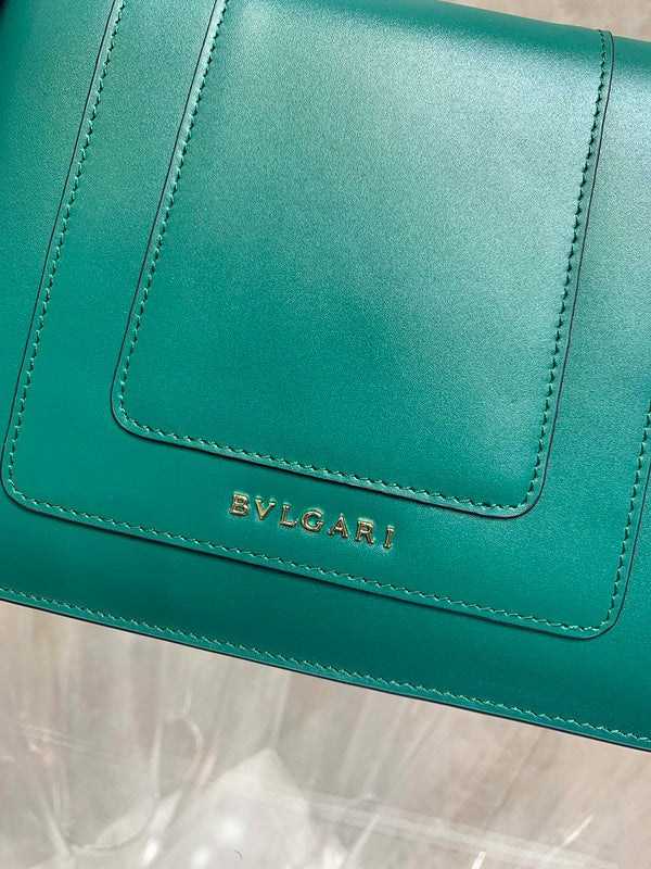 Dragons Bags Detail