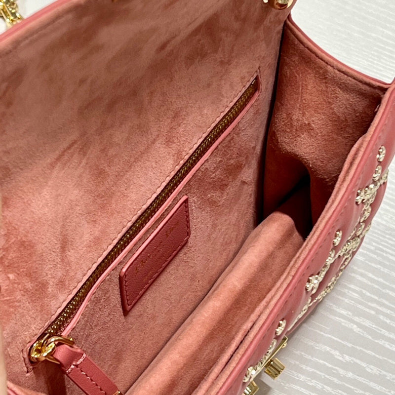 Dragons Bags Detail