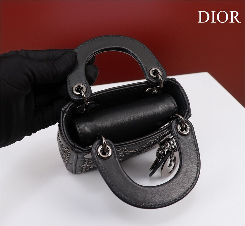 Dragons Bags Detail