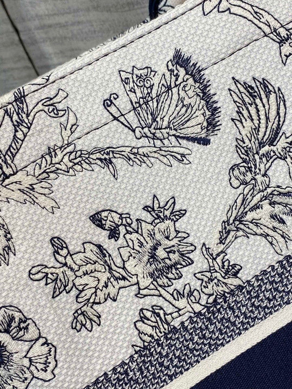 Dragons Bags Detail