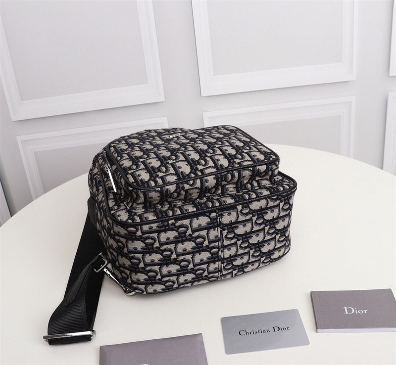 Dragons Bags Detail
