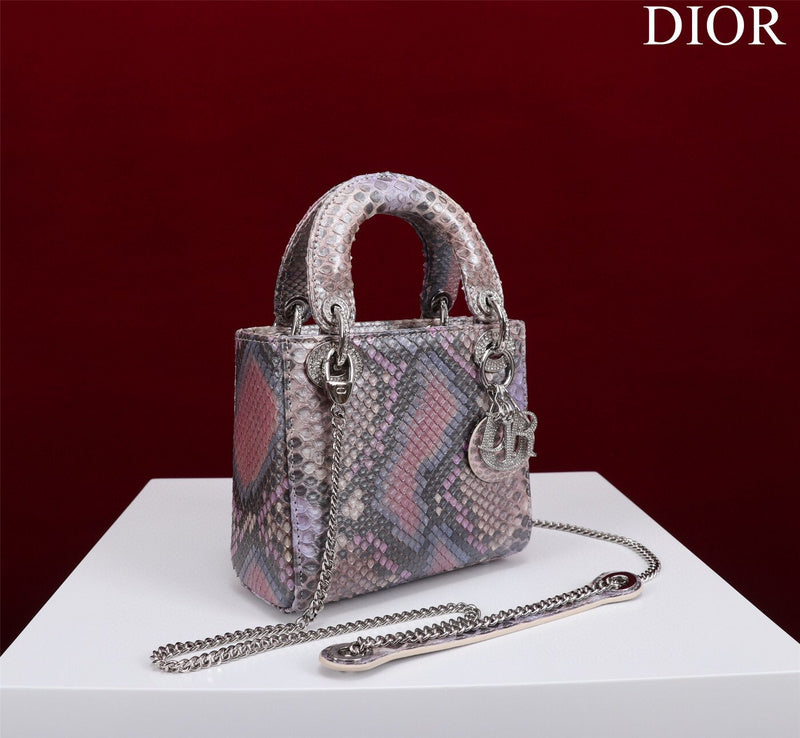 Dragons Bags Detail