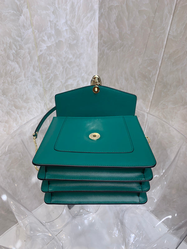 Dragons Bags Detail