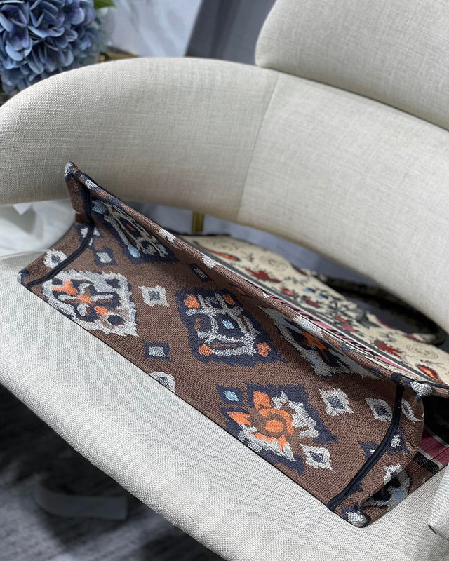 Dragons Bags Detail