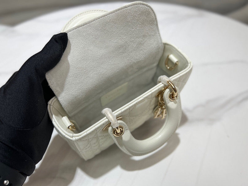 Dragons Bags Detail